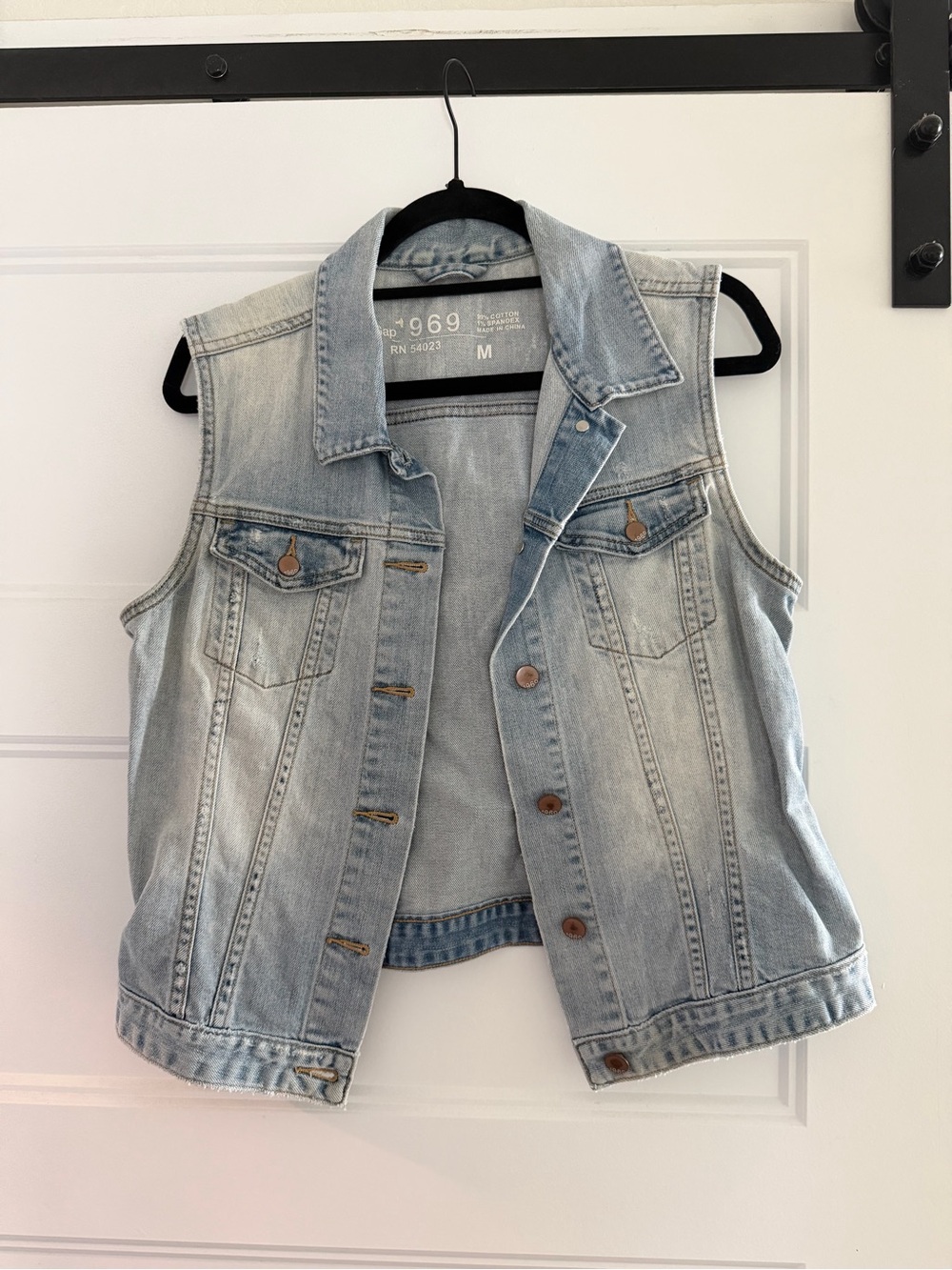 GAP 1969 Vintage Light Wash Denim Buttoned Vest size Medium